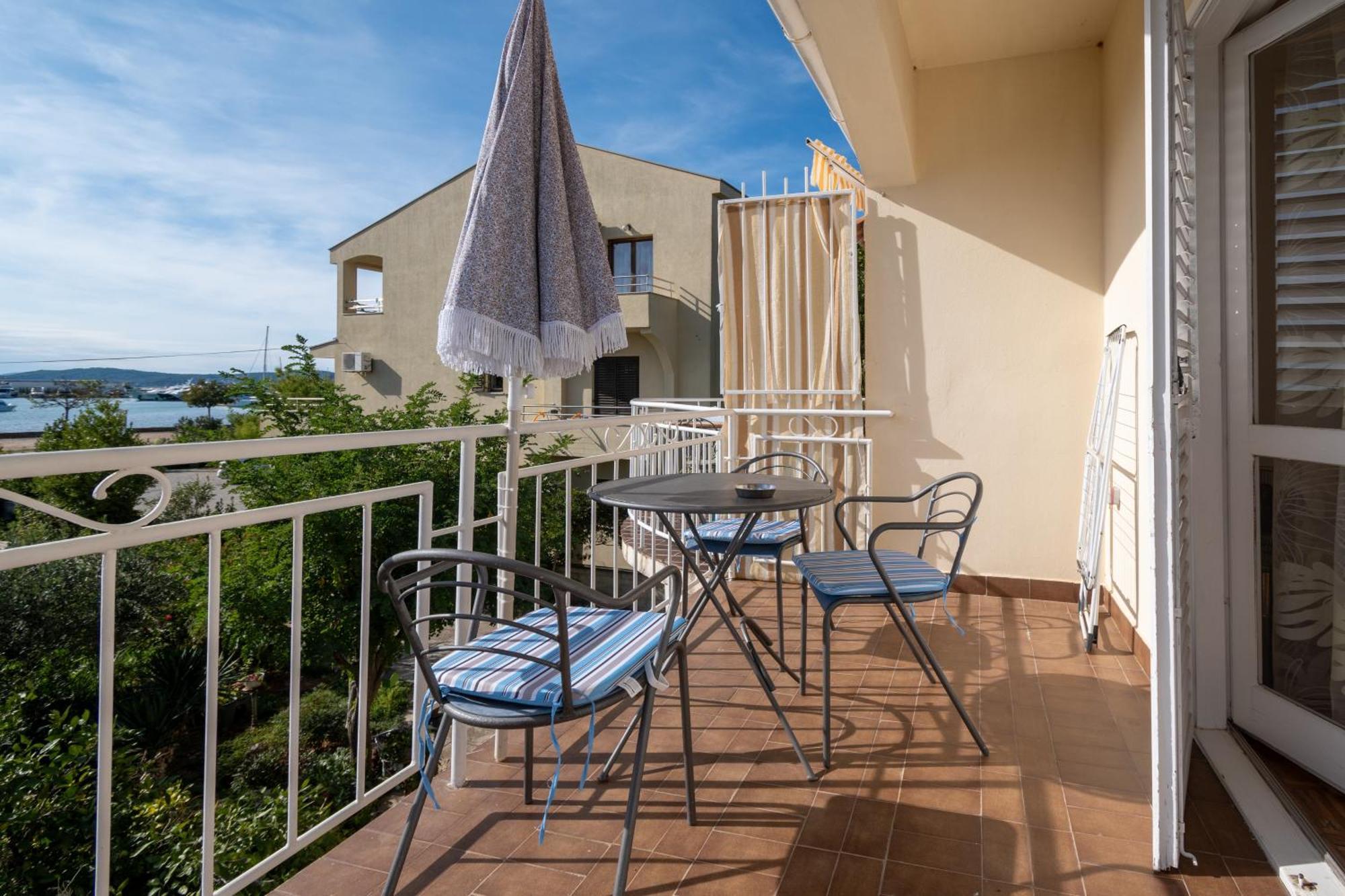 Apartments By The Sea Sukosan, Zadar - 5863 Kültér fotó